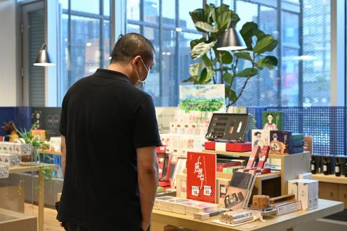 芳華紀(jì)元沉香產(chǎn)品正式入駐唐寧書店